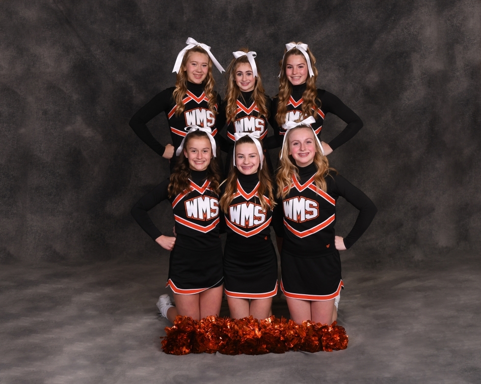 8th Grade Cheerleading Team